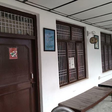 Mochila Youth Hostel Mcleod Ganj Dharamshala Exterior foto