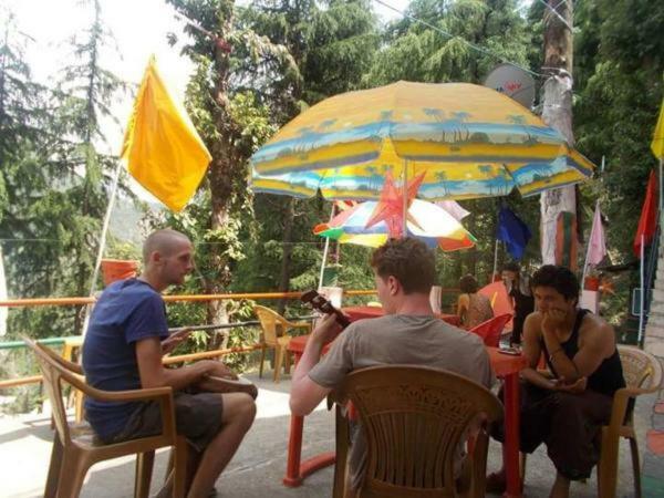 Mochila Youth Hostel Mcleod Ganj Dharamshala Exterior foto