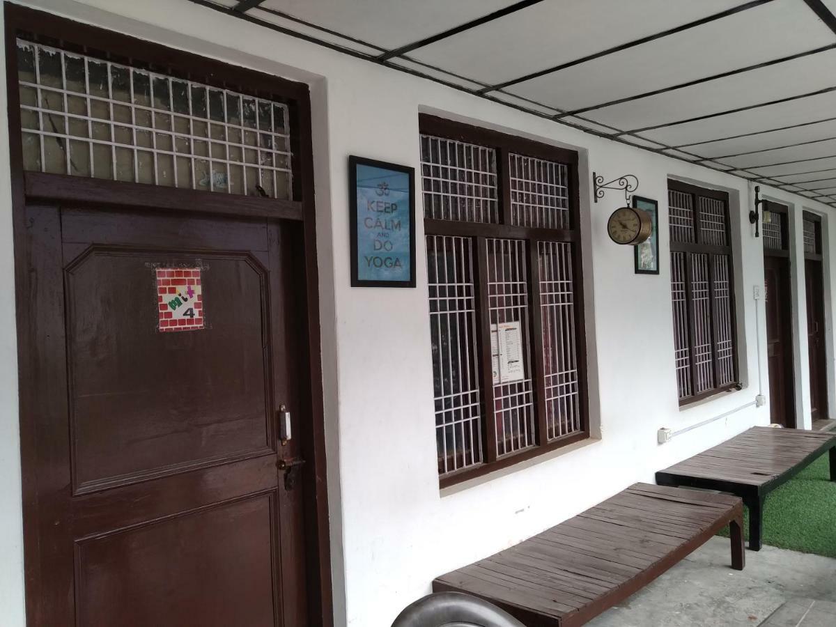 Mochila Youth Hostel Mcleod Ganj Dharamshala Exterior foto
