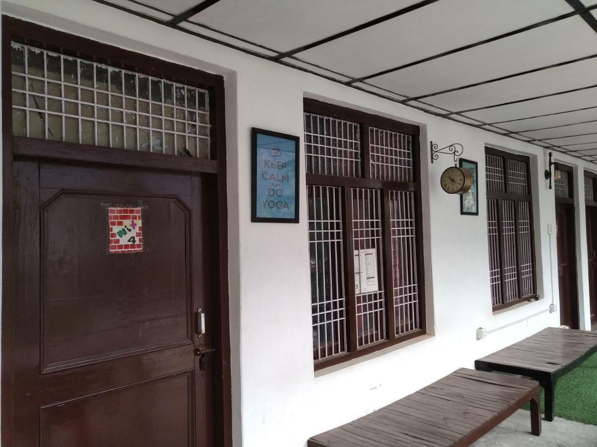 Mochila Youth Hostel Mcleod Ganj Dharamshala Exterior foto